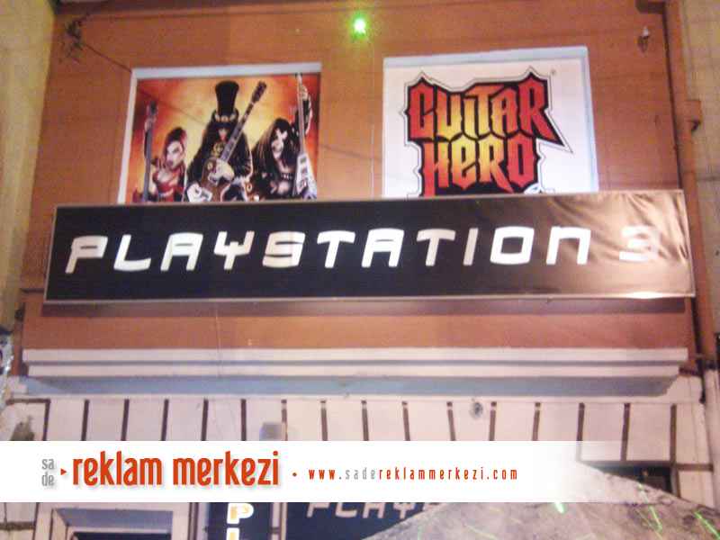 Playstation Cafe Cam Giydirme
