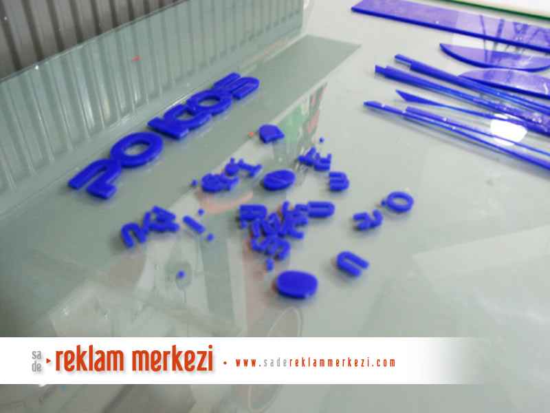 KOSPO Türkiye İrtibat Bürosu Kapı Tabelası harflerinin görüntüsü.