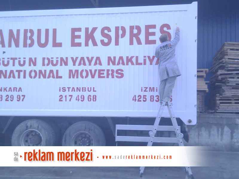 İstanbul Ekspres kargo kamyonu, logo uygulama esnasından görünüm