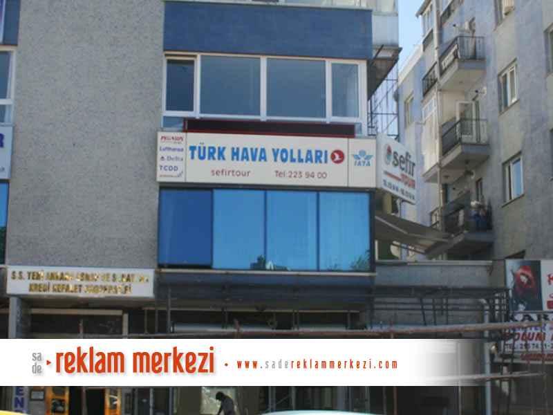 Türk Hava Yolları Aluminyum tabela, uzak görüntü.