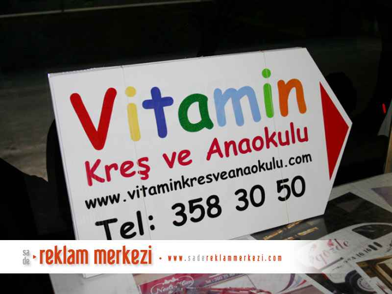 Vitamin Kreş, yönlendirme levhaları.