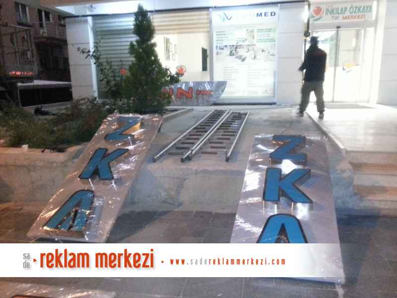 İnklap Özkaya krom harf tabela montaj  esnasından bir görüntü.