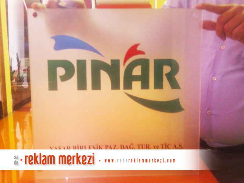 Pınar Süt Ürünleri Pleksi Kapı Tabelası Görüntüsü