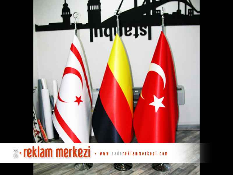 Türk Alman ve Kıbrıs Makam Bayrakları
