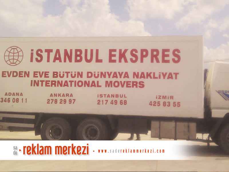İstanbul Ekspres kargo kamyonu uzak görünüm.