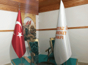 Krom direkli logolu ve türk makam bayrağı