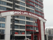 Bordo life residans kabartma giriş tabelası
