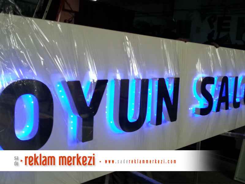 krom tabela led ışıklı gece görünümü