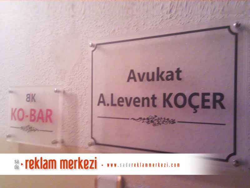  Avukatlar için kapı tabelası.