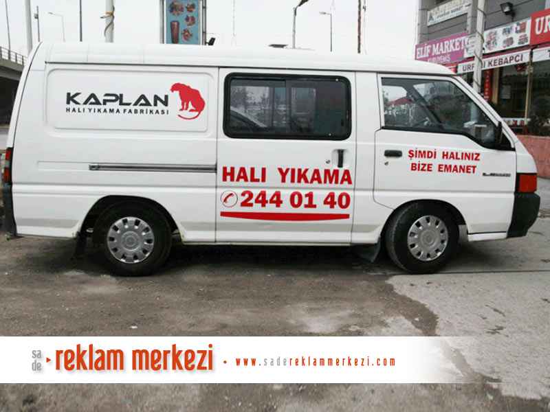 Kaplan Halı Yıkama, servis aracı yandan görünüm.