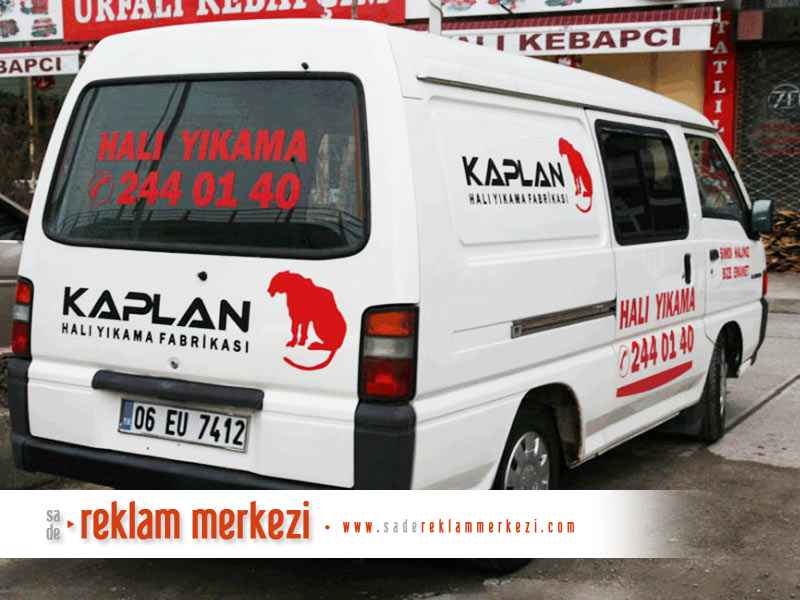 Kaplan Halı Yıkama, servis aracı arkadan görünüm.