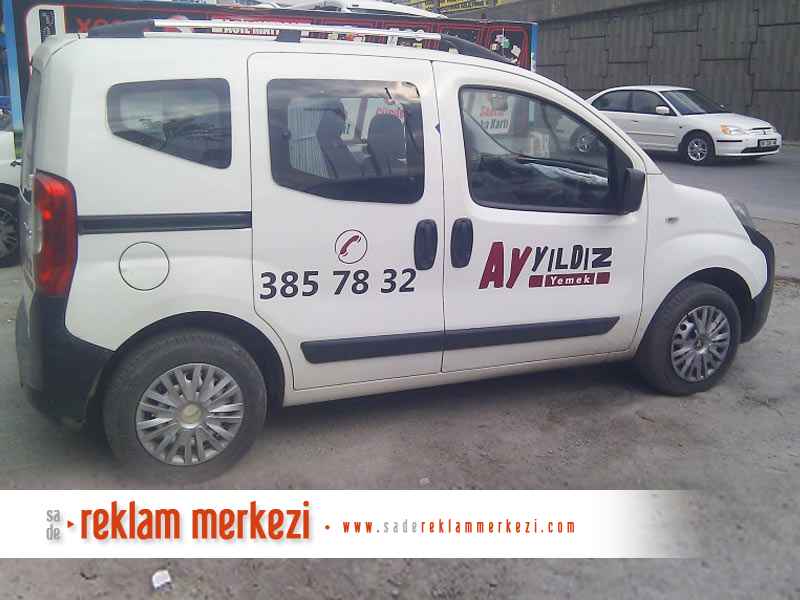 Ayyıldız Yemek Araç Üzeri Logo Yapıştırma İşlemi Görüntüsü