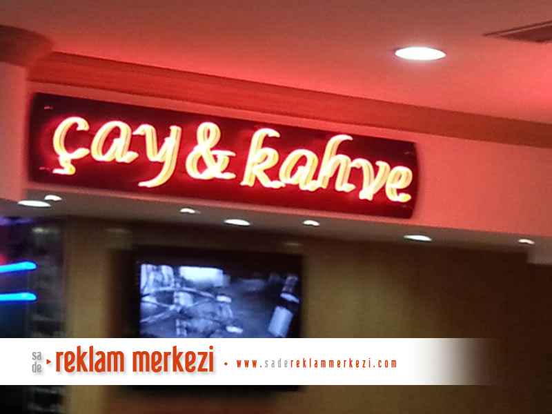 Çay kahve yazılı kırmızı neon tabela görünümü