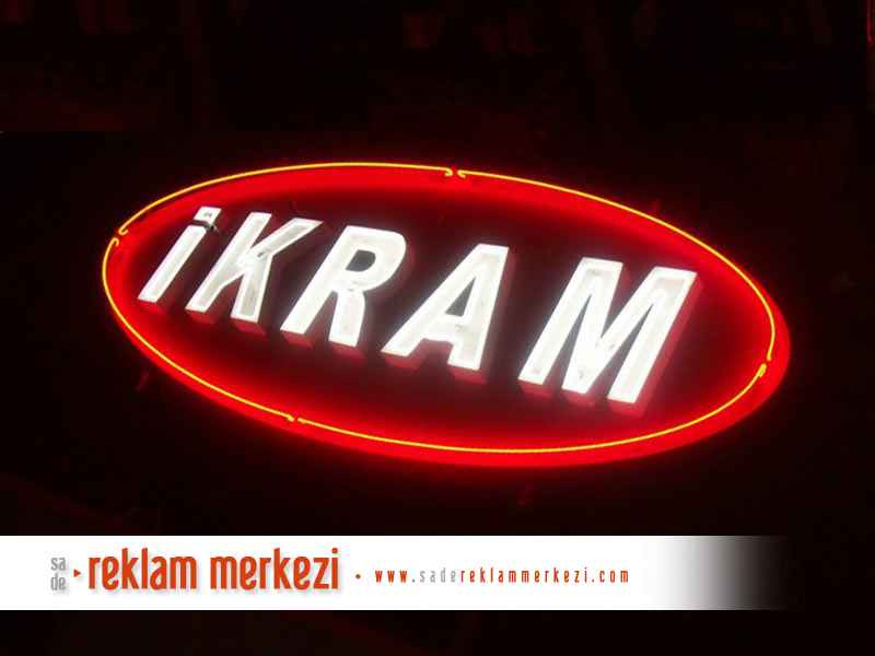 Neon tabela gece görünümü.