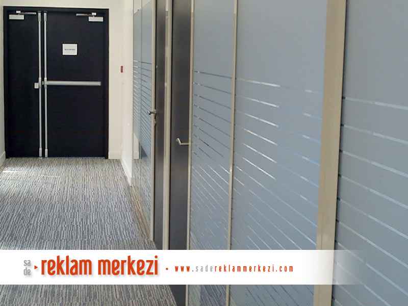 ofis içi cam buzlama görünümü