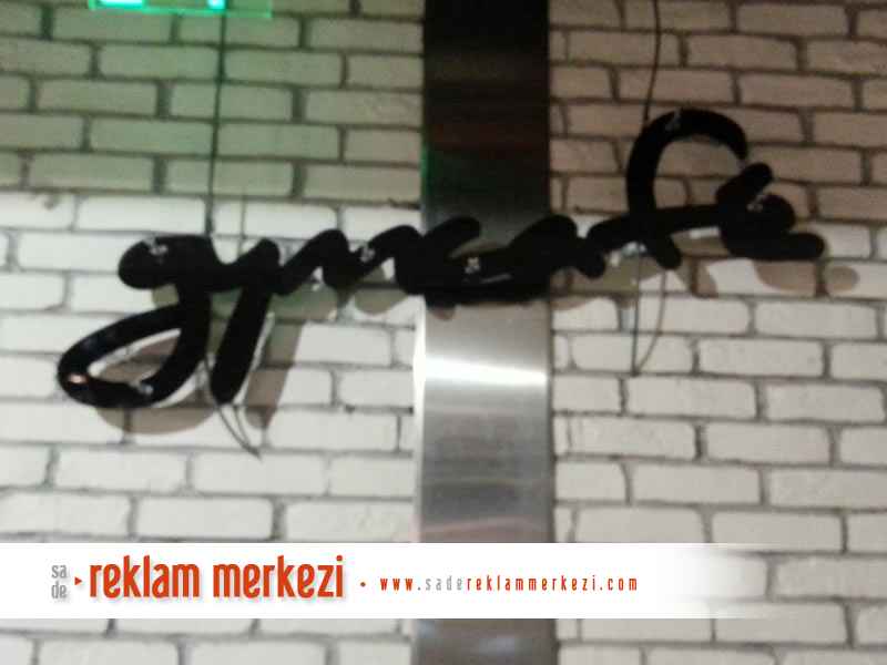 neon harf için pleksi harf zemin montajı