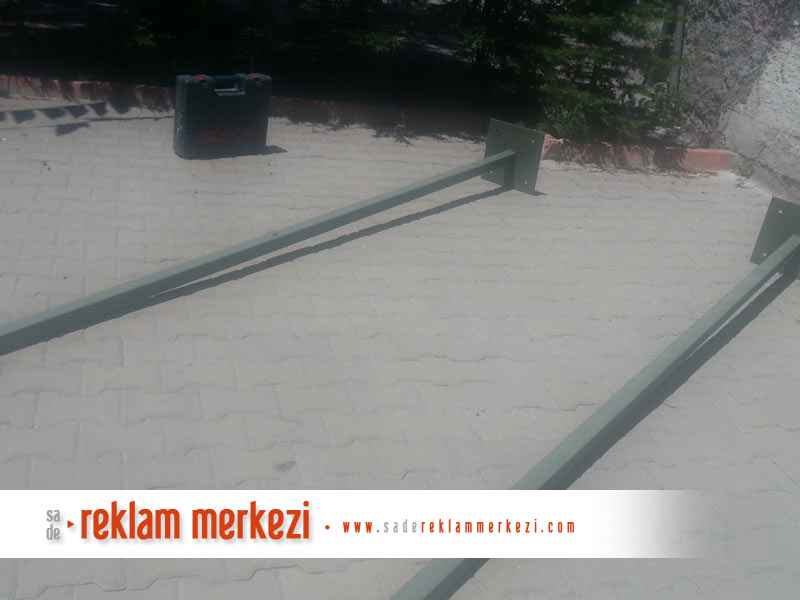 ibni sina yönlendirme ayaklı tabela montaj görünümü
