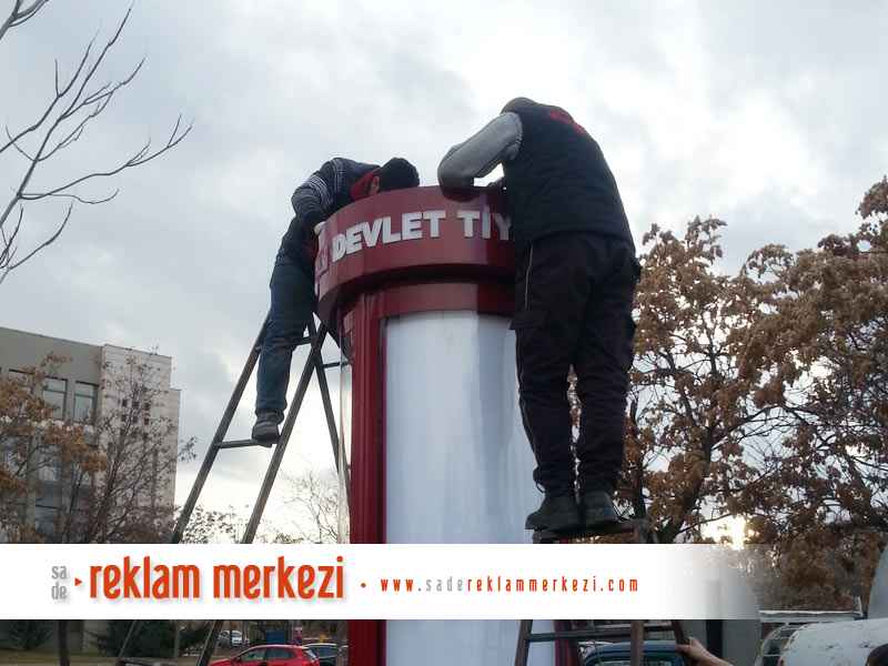 dönen afişlik kule totem tabela montaj görünüm