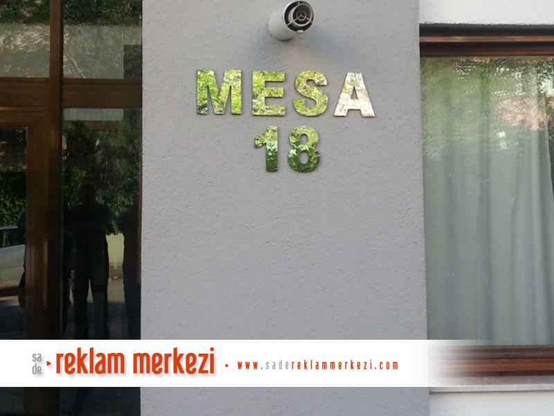 apartman giriş tabelası karşıdan görünümü