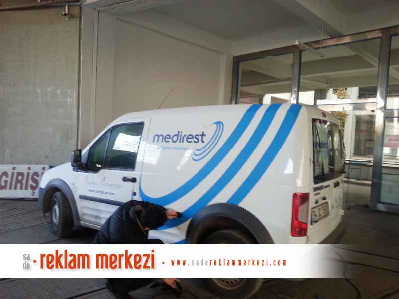 ford connect araç üzeri logo uygulama işlemi yan görüntü