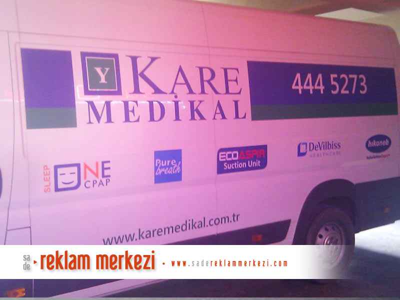 Kare medikal servis aracı diğer görünüm.