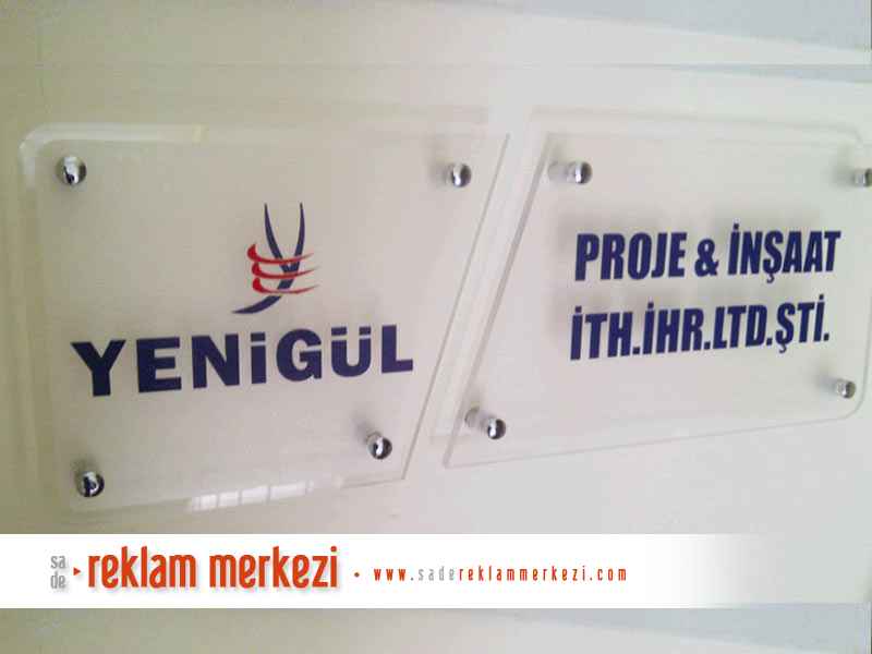 Yenigül Proje Kapı Tabelası yakın görünüm.