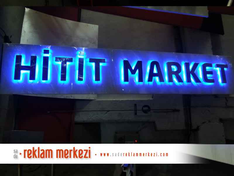 krom tabela led ışıklı gece görünümü