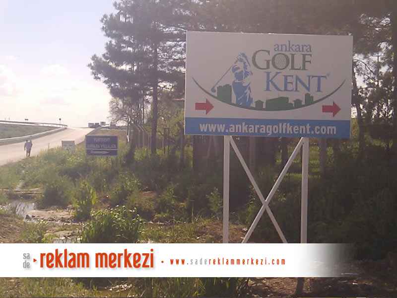 Golf Kent Yol Tabelası Uzak Görünüm