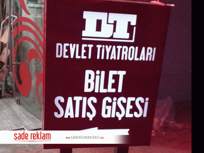 ayaklı devlet tiyatrosu tabelası