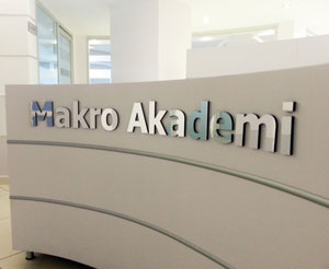 Makro Akademi, Banko Harf Tabela