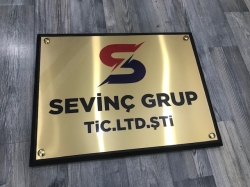 SEVİNÇ GRUP AHŞAP ÜZERİ GOLD METAL BASKILI KAPI TABELASI