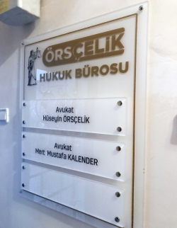 ÖRSÇELİK Avukat Bürosu kapı tabelası