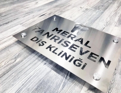 MERAL TANRISEVEN metal kapı tabelası