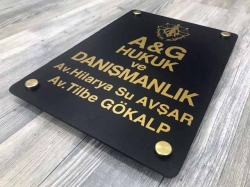 A & G HUKUK DANIŞMANLIK SİYAH PLEKSİ ÜZERİ  GOLD YAZI