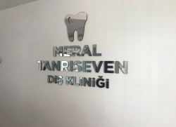 MERAL TANRISEVEN DİŞ OFİS DUVAR LOGO YAZI